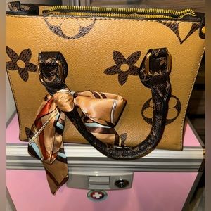 NWOT Beautiful brown and tan designer bag. 👛 *Price is firm